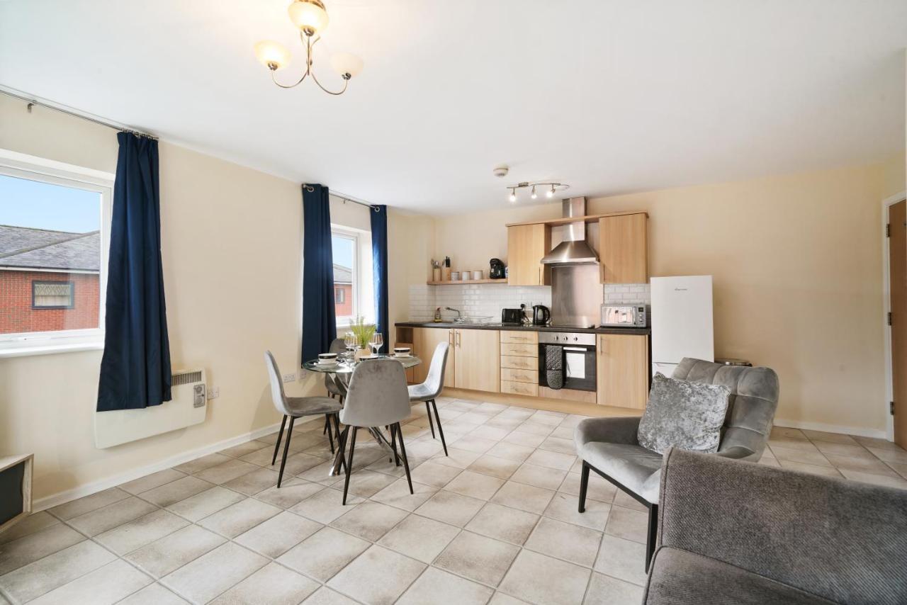 Peaceful 2Br Flat With Historic Bottle Kilns View & Free Parking Located Near City Centre Stoke-on-Trent ภายนอก รูปภาพ