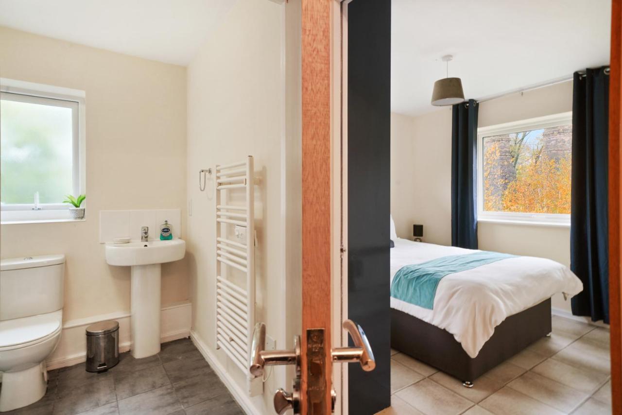 Peaceful 2Br Flat With Historic Bottle Kilns View & Free Parking Located Near City Centre Stoke-on-Trent ภายนอก รูปภาพ